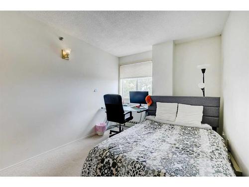 505-2011 University Drive Nw, Calgary, AB - Indoor Photo Showing Bedroom