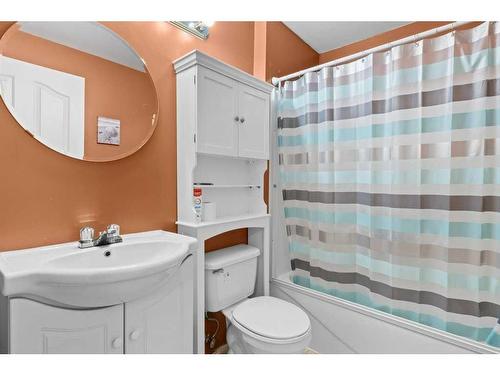 311 Carriage Lane Drive, Carstairs, AB - Indoor Photo Showing Bathroom