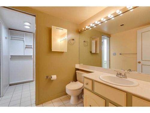 104-220 26 Avenue Sw, Calgary, AB - Indoor Photo Showing Bathroom