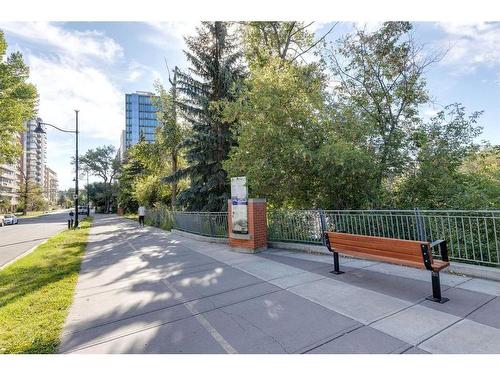 104-220 26 Avenue Sw, Calgary, AB - Outdoor