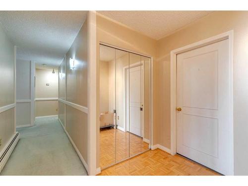 104-220 26 Avenue Sw, Calgary, AB - Indoor Photo Showing Other Room