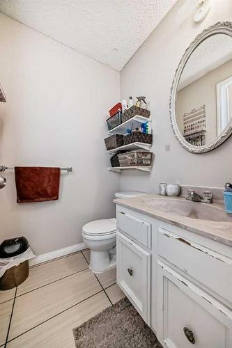 735 Madeira Drive Ne, Calgary, AB - Indoor Photo Showing Bathroom