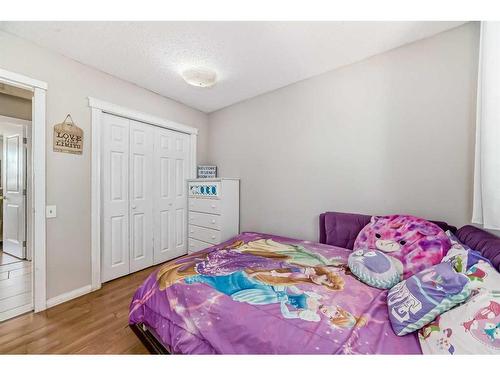 735 Madeira Drive Ne, Calgary, AB - Indoor Photo Showing Bedroom