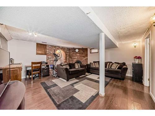 735 Madeira Drive Ne, Calgary, AB - Indoor