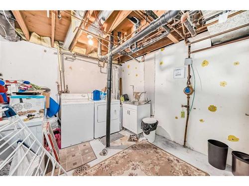 735 Madeira Drive Ne, Calgary, AB - Indoor Photo Showing Laundry Room