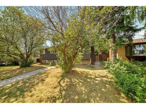 735 Madeira Drive Ne, Calgary, AB - Outdoor