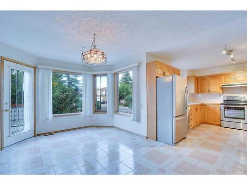 106 Sienna Hills Drive Sw, Calgary, AB - Indoor Photo Showing Kitchen