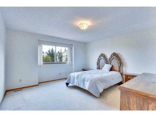 106 Sienna Hills Drive Sw, Calgary, AB - Indoor Photo Showing Bedroom