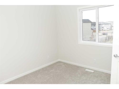 172 Hotchkiss Way Se, Calgary, AB - Indoor Photo Showing Other Room