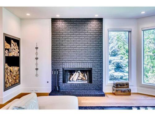 1130 23 Avenue Nw, Calgary, AB - Indoor Photo Showing Living Room With Fireplace