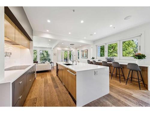 1130 23 Avenue Nw, Calgary, AB - Indoor Photo Showing Kitchen With Upgraded Kitchen