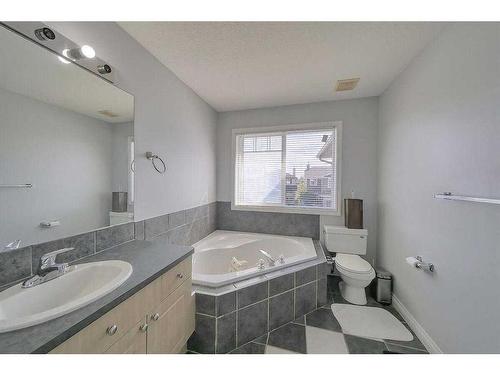 79 Citadel Estate Heights Nw, Calgary, AB - Indoor Photo Showing Bathroom