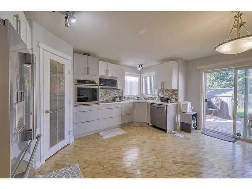 79 Citadel Estate Heights Nw, Calgary, AB - Indoor Photo Showing Kitchen