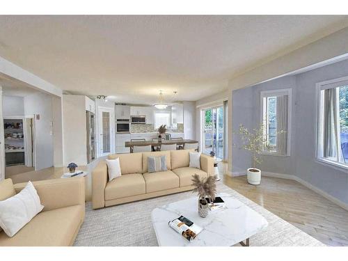 79 Citadel Estate Heights Nw, Calgary, AB - Indoor Photo Showing Living Room