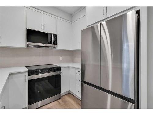 115-125 Wolf Hollow Crescent Se, Calgary, AB - Indoor Photo Showing Kitchen With Stainless Steel Kitchen