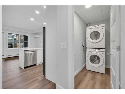 115-125 Wolf Hollow Crescent Se, Calgary, AB - Indoor Photo Showing Laundry Room