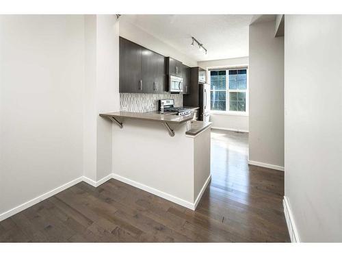 225 Ascot Circle Sw, Calgary, AB - Indoor Photo Showing Kitchen