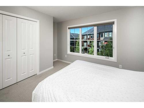 225 Ascot Circle Sw, Calgary, AB - Indoor Photo Showing Bedroom