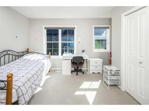 225 Ascot Circle Sw, Calgary, AB - Indoor Photo Showing Bedroom