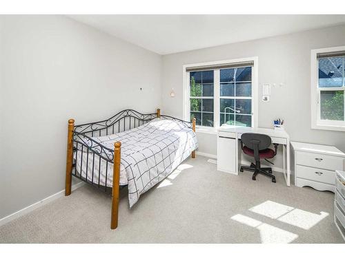 225 Ascot Circle Sw, Calgary, AB - Indoor Photo Showing Bedroom