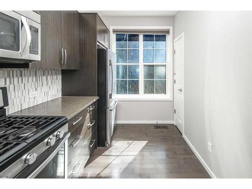 225 Ascot Circle Sw, Calgary, AB - Indoor Photo Showing Kitchen