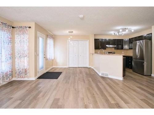 9221 Saddlebrook Drive Ne, Calgary, AB - Indoor Photo Showing Kitchen