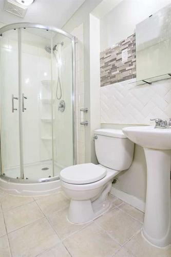 9221 Saddlebrook Drive Ne, Calgary, AB - Indoor Photo Showing Bathroom