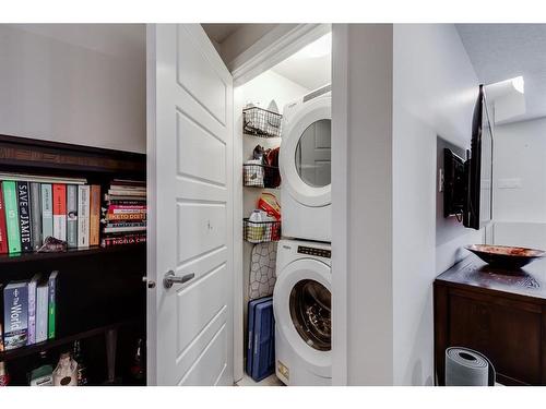 124 Cranbrook Square Se, Calgary, AB - Indoor Photo Showing Laundry Room