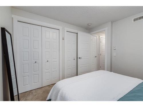 124 Cranbrook Square Se, Calgary, AB - Indoor Photo Showing Bedroom