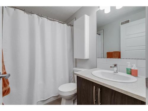 124 Cranbrook Square Se, Calgary, AB - Indoor Photo Showing Bathroom