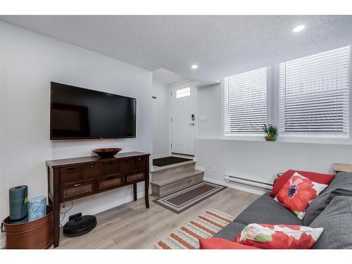 124 Cranbrook Square Se, Calgary, AB - Indoor Photo Showing Other Room