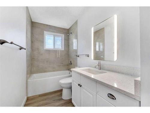 3316 12 Avenue Se, Calgary, AB - Indoor Photo Showing Bathroom