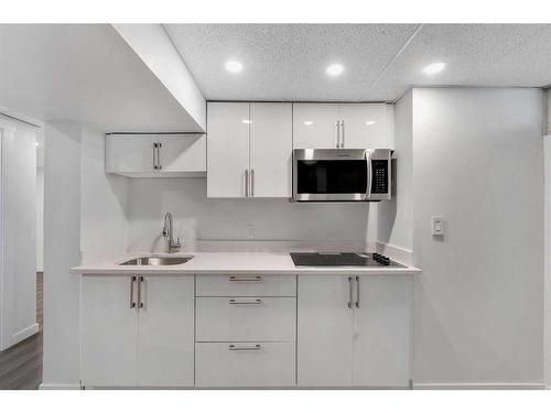 3316 12 Avenue Se, Calgary, AB - Indoor Photo Showing Kitchen