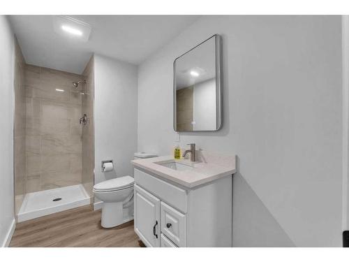 3316 12 Avenue Se, Calgary, AB - Indoor Photo Showing Bathroom