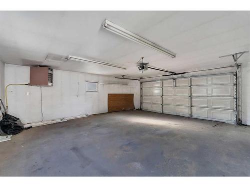 3316 12 Avenue Se, Calgary, AB - Indoor Photo Showing Garage