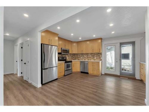 3316 12 Avenue Se, Calgary, AB - Indoor Photo Showing Kitchen