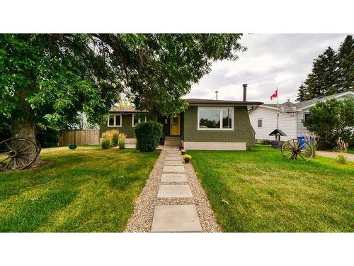 16 Macewan Place, Carstairs, AB - Outdoor