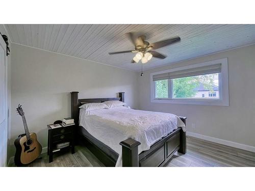 16 Macewan Place, Carstairs, AB - Indoor Photo Showing Bedroom