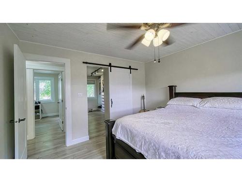 16 Macewan Place, Carstairs, AB - Indoor Photo Showing Bedroom