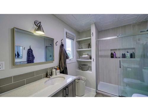 16 Macewan Place, Carstairs, AB - Indoor Photo Showing Bathroom