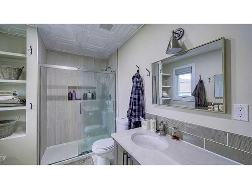 16 Macewan Place, Carstairs, AB - Indoor Photo Showing Bathroom