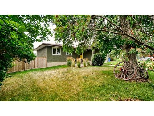 16 Macewan Place, Carstairs, AB - Outdoor