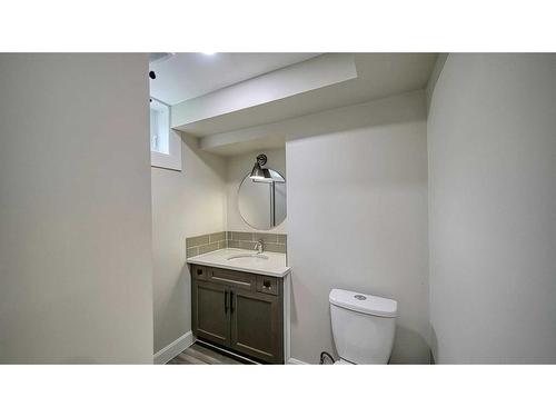 16 Macewan Place, Carstairs, AB - Indoor Photo Showing Bathroom