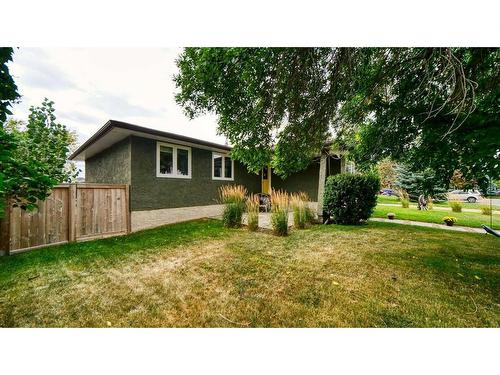 16 Macewan Place, Carstairs, AB - Outdoor