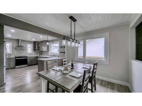 16 Macewan Place, Carstairs, AB - Indoor Photo Showing Dining Room