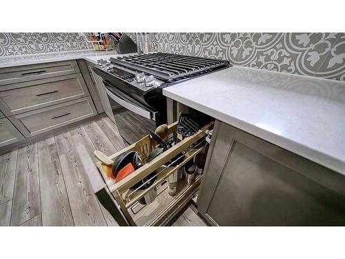 16 Macewan Place, Carstairs, AB - Indoor Photo Showing Kitchen