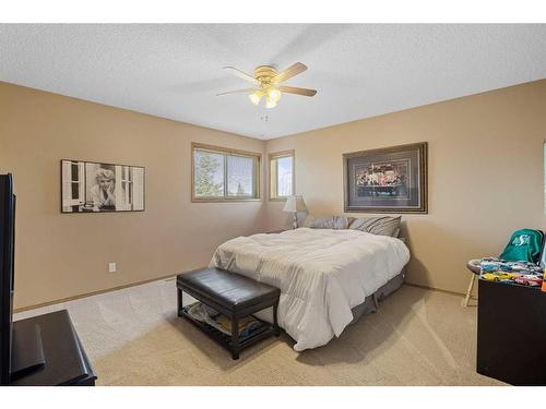 151 Somercrest Gardens Sw, Calgary, AB - Indoor Photo Showing Bedroom