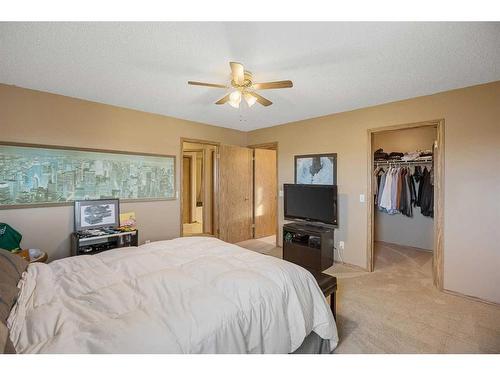 151 Somercrest Gardens Sw, Calgary, AB - Indoor Photo Showing Bedroom