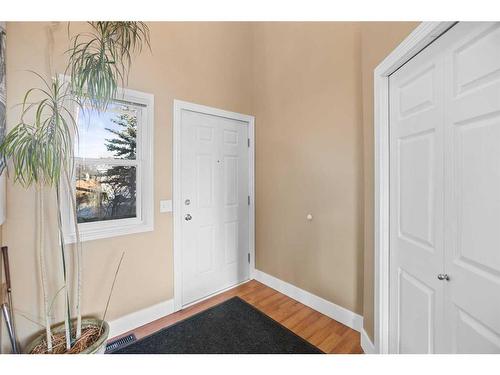 151 Somercrest Gardens Sw, Calgary, AB - Indoor Photo Showing Other Room