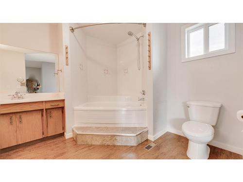 6564 Martingrove Drive Ne, Calgary, AB - Indoor Photo Showing Bathroom